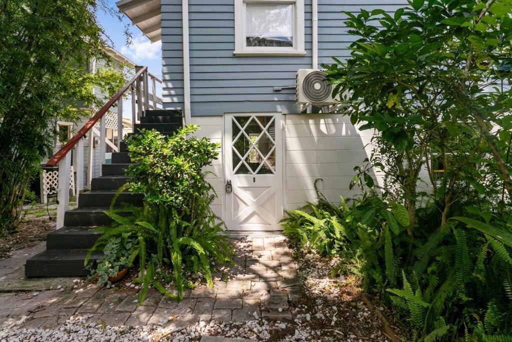 That 70'S Themed Apt Close To Coffee, Food + Shops Tampa Bagian luar foto