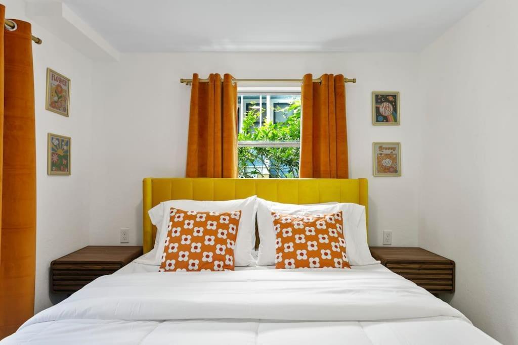 That 70'S Themed Apt Close To Coffee, Food + Shops Tampa Bagian luar foto