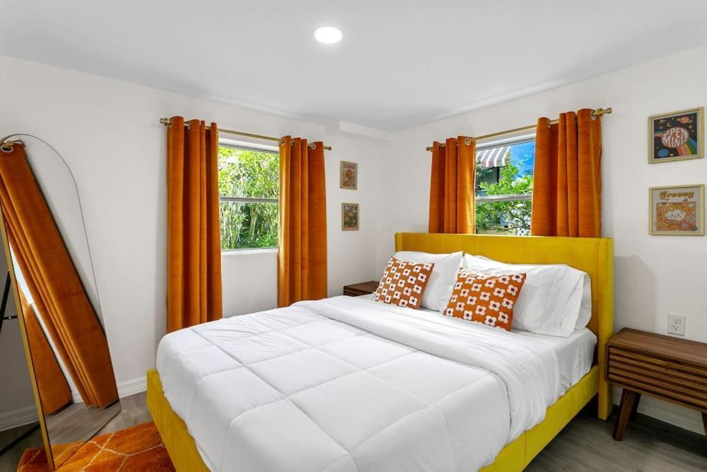 That 70'S Themed Apt Close To Coffee, Food + Shops Tampa Bagian luar foto