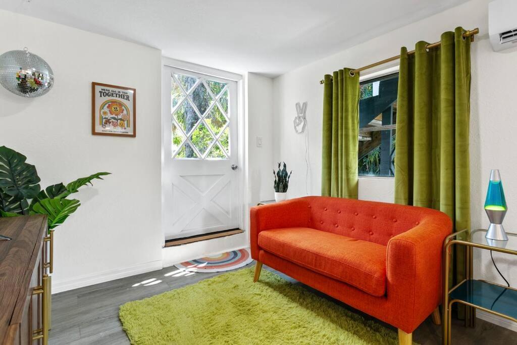 That 70'S Themed Apt Close To Coffee, Food + Shops Tampa Bagian luar foto