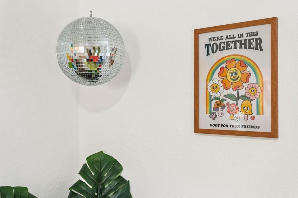 That 70'S Themed Apt Close To Coffee, Food + Shops Tampa Bagian luar foto