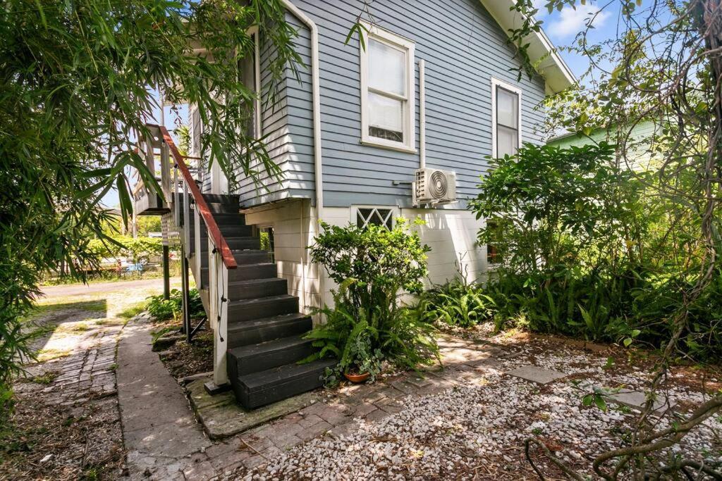 That 70'S Themed Apt Close To Coffee, Food + Shops Tampa Bagian luar foto